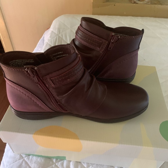 EARTH ORIGINS Super Cute Comfort Ankle Boot NIB - Picture 3 of 8